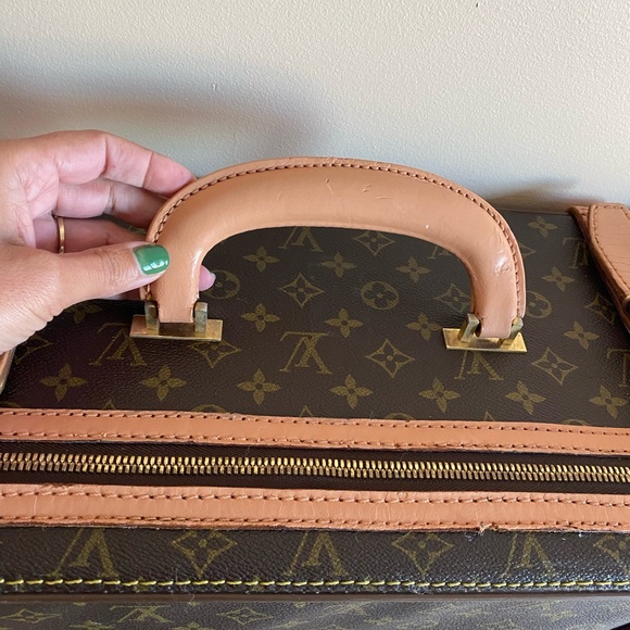 Authentic Louis Vuitton suitcase - Picture 3 of 13